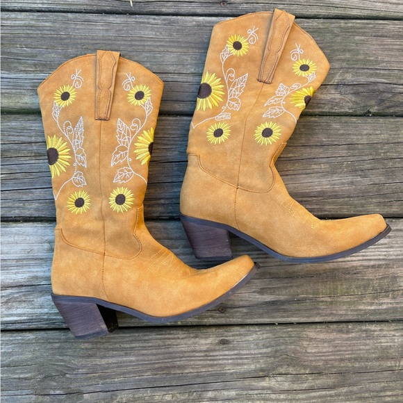 Tan Sunflower Embroidered Heeled Boots - Picture 5 of 6
